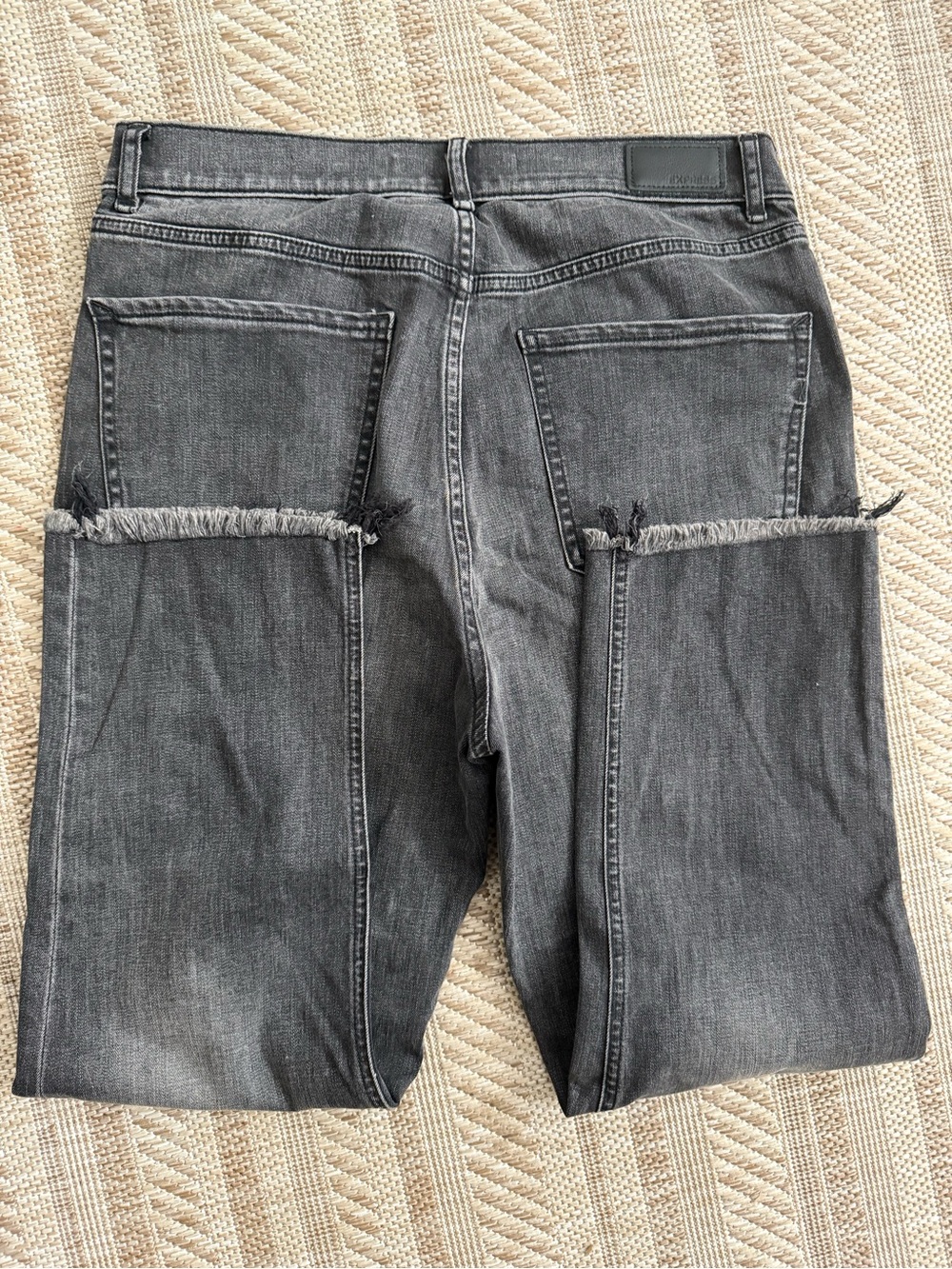 Express Women's Black Frayed-Hem Mom Jean - Picture 4 of 5